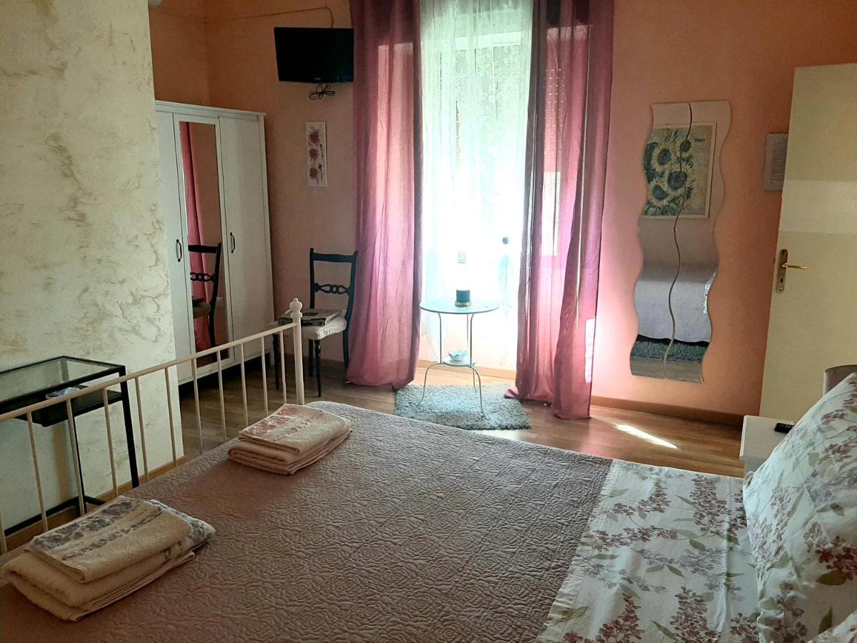 B&B La Casa In Campagna Collecorvino ภายนอก รูปภาพ